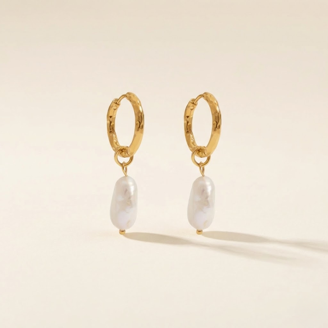 Perle Studs — Gold Hammered Drop