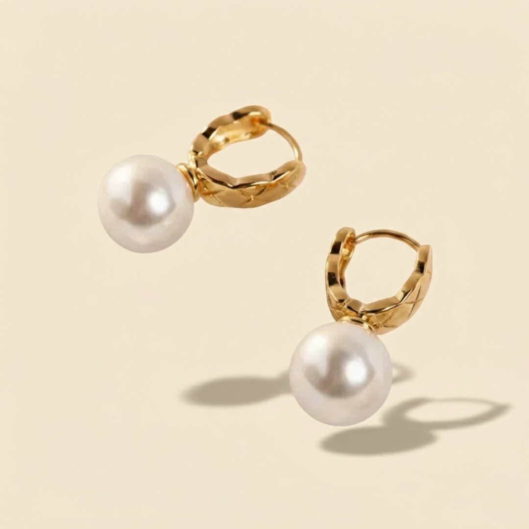 Clarté Studs — Gold Quilted Pearl